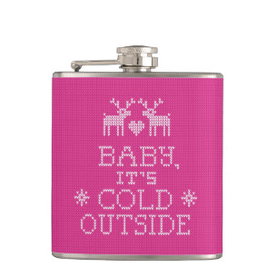 Petaca Bebé, frío exterior, sudadera rosa, frasco de pi