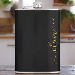 Petaca Black Gold Modern Script Girly Monograma Nombre<br><div class="desc">Nombre del Monograma Oro y Negro y matraz del Fiesta inicial. Esto hace que el dulce perfecto cumpleaños 16,  boda,  ducha de novia,  aniversario,  ducha de bebé o fiesta de soltera sea regalo para alguien que ama el lujo glam y los estilos de moda.</div>