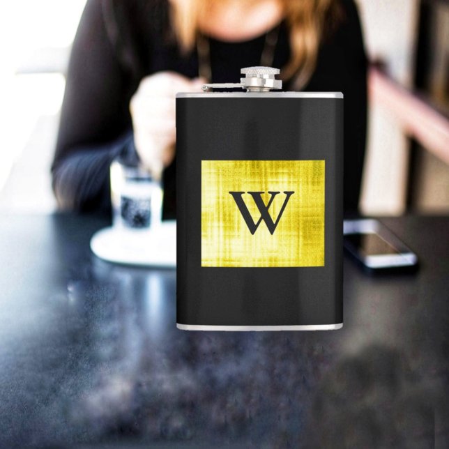 Petaca Black-II con paneles de oro (With geometric design, and elegance, this Gold Paneled Black-II Flask, also, offers personalization!)