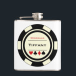 Petaca Boda de novia del Black Cream Casino Poker Chip<br><div class="desc">Muéstrale a sus damas de honor lo mucho que aprecia que estén en su boda dándoles este fabuloso matraz personalizado de póquer blanco y negro con su nombre en él.</div>