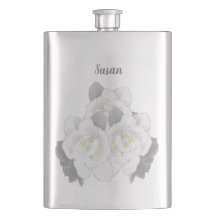 Bonitas flores blancas de jardenia en plata