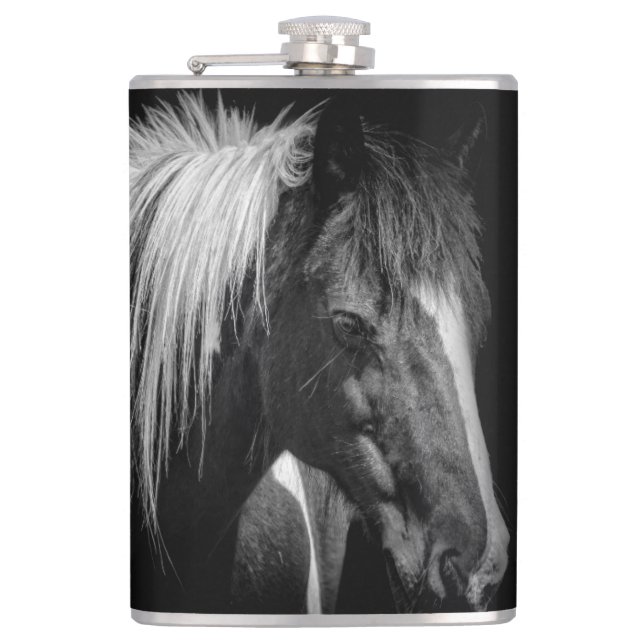 Petaca Cabeza de caballo sobre fondo negro (Anverso)