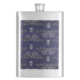 Petaca Caer en la muerte de Moth y Skulls