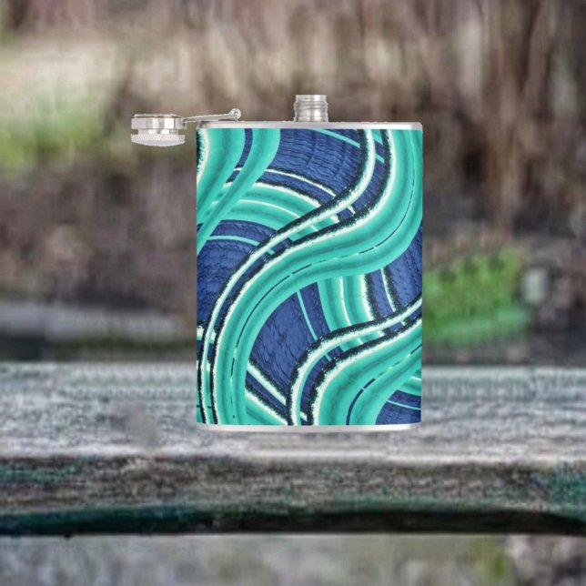 Petaca Carreteras (The bold, patterns in this Highways Flask design, display, a touch of Art Deco style!)