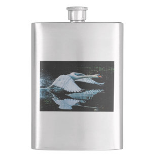 Petaca Cisne volador sobre el agua