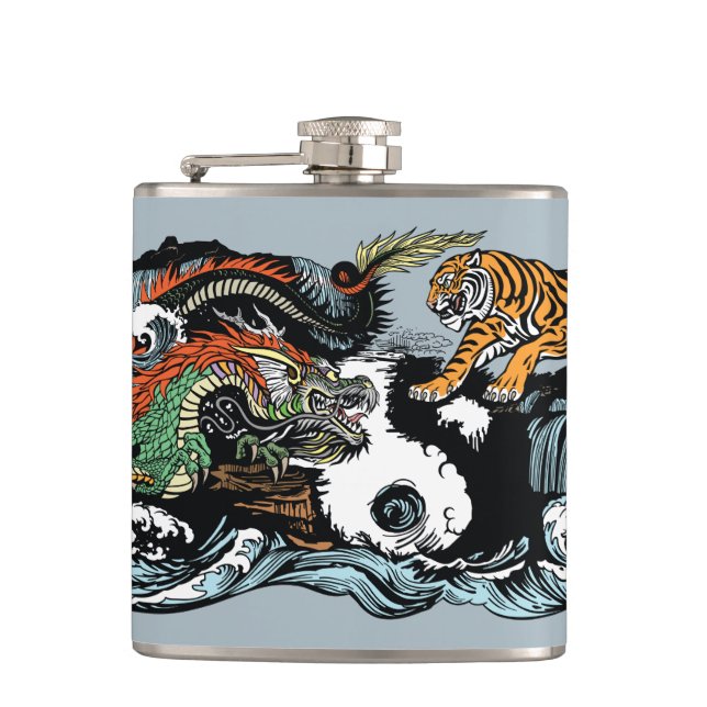 Petaca Dragón verde versus tigre (Anverso)