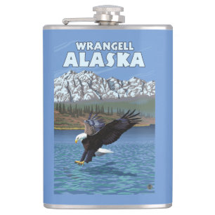Petaca Eagle calvo que se zambulle - Wrangell, Alaska