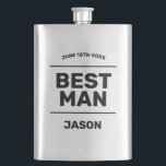 Petaca El mejor regalo del frasco de la bebida del hombre<br><div class="desc">El mejor regalo del frasco de la bebida del hombre del novio a los padrinos de boda. Diseño intrépido fresco de la plantilla de la tipografía. Añada su propia fecha de encargo y nómbrela. Regalo de consumición personalizado para los individuos. Haga sus los propios para el mejor amigo, el hermano,...</div>