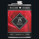 Petaca Elegante celebración del 15° Rosa de aniversario d<br><div class="desc">¡Celebremos el 15º aniversario de los rosas de boda con este matraz conmemorativo de cadera! Elegante serif y sans serif con letras en un romántico rojizo aportan un toque memorable para esta ocasión especial y un hito. Personalizar con los nombres de la pareja feliz, y años de matrimonio. Nota: este...</div>