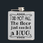 Petaca Floor Hug Funny<br><div class="desc">Un frasco gracioso para explicar esas caídas incómodas. Hace un gran regalo. Puede cambiar el color de fondo gris a otro color seleccionando el botón "Personalizar" y eligiendo otro color de fondo. Los colores más claros funcionan mejor con la imagen de texto negro.</div>