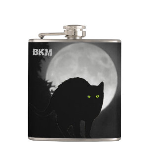 Petaca Gato de arqueamiento negro en la salida de la luna