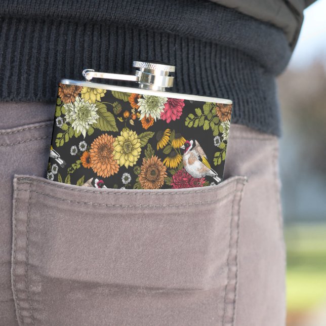 Petaca Goldfinches en el jardín sobre negro (In Situ)