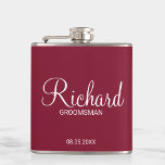Petaca Groomsman personalizado de la raza borgoñona moder<br><div class="desc">Regalos personalizados de Groomsman con el nombre personalizado del groomsman en un estilo de letra blanco moderno con el título y la fecha boda en modernos sans serif con el estilo de letra en rojo burdeos. También perfecto para el mejor hombre, padre de la novia, dama de honor, madre de...</div>