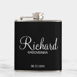 Petaca Groomsman personalizado en blanco y negro moderno<br><div class="desc">Regalos Groomsman personalizados modernos en blanco y negro con el nombre de un groomman personalizado en un estilo de letra de escritura moderno y blanco con título y fecha boda en modernos sans serif estilo de fuente sobre fondo negro. También perfecto para el mejor hombre, padre de la novia, dama...</div>