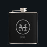 Petaca GRUPO de monograma negro elegante de boda<br><div class="desc">Personalizó este matraz con el monograma y el nombre del novio. Blanco y negro,  clásico,  sencillo y moderno con un espacio para incluir su cita boda y un mensaje especial en la parte posterior. Fácil de personalizar y personalizar. Elegante y moderno matraz negro.</div>