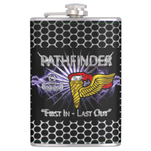 Petaca Insignia de Pathfinder-“Primero en entrar, último