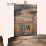 Petaca Kegs de barril de madera Monogramado Fotografía<br><div class="desc">Aprovecha el encanto escarpado con este matraz fotográfico de Wooden Barrel Kegs, con un diseño de barril envejecido que captura a la perfección un ambiente rústico inspirado en el alcohol. Personalízalo con un monograma o iniciales para un regalo verdaderamente único, ideal para los caballeros de tu vida, ya sea tu...</div>