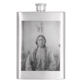 Petaca Líder lakota sacudiendo a indígenas norteamericano