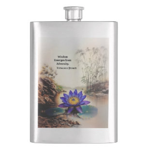 Petaca Lotus azul que emerge de las aguas turbias (vietna
