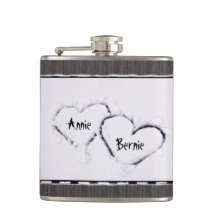 Madera gris apenada nieve blanca fresca de dos