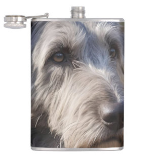 Petaca "Majestad Impasible: La Mirada Estóica de los Lobo