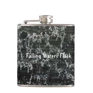 Petaca Matraz de licor de agua en caída