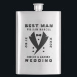 Petaca Mejor Hombre Elegante Boda de Tipografía Negra en<br><div class="desc">Personalizar este elegante diseño para el Mejor Hombre con un elegante esmoquin negro y texto negro personalizado para el nombre del mejor hombre y los nombres de la pareja boda con la fecha.</div>