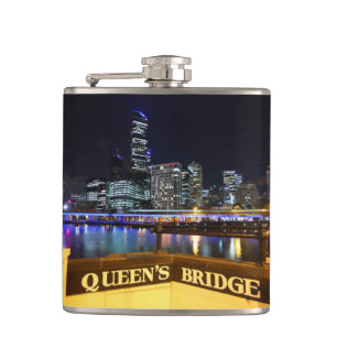 Petaca Melbourne Australia CBD enciende el puente de la R