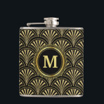 Petaca Monograma de fanáticos del deco negro y oro<br><div class="desc">Un patrón de aficionados a la deco de arte negro y dorado adornado con un medallón monograma a juego hace un regalo único para amigos, familia, la fiesta nupcial y más. Personalizar con el inicial deseado reemplazando el ejemplo inicial mostrado en la plantilla de diseño. Para cambiar el tipo de...</div>