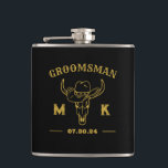 Petaca Monograma de Groomsmen Personalizado de Cowboy Occ<br><div class="desc">Regalos personalizados para los padrinos con tema de vaquero del oeste. Decorada con gorra de vaquero con letra occidental vintage. El texto y el color de fondo son editables utilizando la herramienta de diseño para que se ajuste a su ocasión. Obtén este regalo de personalizar para boda, despedida de soltero,...</div>