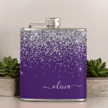 Petaca Monograma de Purpurina de color morado plateado Gi<br><div class="desc">Nombre del Monograma del Purpurina de esparkle Plata y Purple Faux y matraz del Fiesta inicial. Esto hace que el dulce perfecto cumpleaños 16,  boda,  ducha de novia,  aniversario,  ducha de bebé o fiesta de soltera sea regalo para alguien que ama el lujo glam y los estilos de moda.</div>