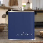 Petaca Monograma moderno azul y blanco de la Marina<br><div class="desc">Presentamos nuestra colección de Monogramas Moderno Azul y Blanco de la Marina: Eleva tu decoración de casa con nuestra sofisticada colección con un diseño contemporáneo de color azul marino y blanco. Cada una de las piezas está meticulosamente diseñada para exudar elegancia y estilo, perfecto para añadir un toque de modernidad...</div>