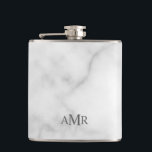 Petaca Monograma Personalizado Clásico<br><div class="desc">El diseño clásico cuenta con un monograma inicial de 3 letras personalizado en gris con estilo de fuente clásico serif sobre fondo de mármol blanco. Ideal como regalo de vacaciones, regalo para el día del padre y regalo para cualquier ocasión especial. Tenga en cuenta: los detalles del mármol son simulados...</div>