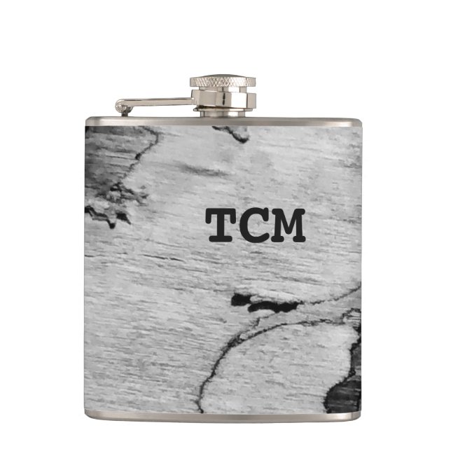 Petaca Monograma sobre madera en blanco y negro (Anverso)