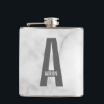 Petaca Monograma y nombre negrita personalizado moderno<br><div class="desc">Diseño de Monograma Moderno con letra monográfica personalizada "A" y nombre en negrita moderna sans serif estilo tipo de letra. Perfecto regalo para él, regalo del día del padre, regalo para el novio y más. Los detalles de mármol se simulan en las obras de arte. Este producto no será fabricado...</div>