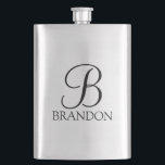 Petaca Monograma y nombre personalizados en letra script<br><div class="desc">Regalo de monograma y nombre personalizados con monograma personalizado en estilo de letra script clásico negro y nombre en estilo de letra serif clásico negro sobre fondo blanco. Perfecto como regalo de vacaciones, regalo del día del padre, favores de reunión familiar, regalo de agradecimiento para los padrinos y regalo para...</div>