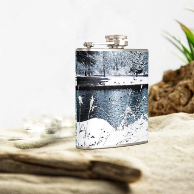 Petaca Natación De Invierno (This Winter Swim Hip Flask design, seems to make your favorite drink, even more enjoyable!)