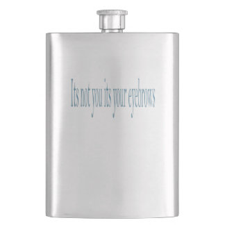 Petaca No eres tú tus cejas.