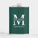 Petaca Nombre del Groomsman personalizado clásico<br><div class="desc">Regalos clásicos personalizados de Groomsman con un monograma y un nombre personalizados del groomsman,  con el título en blanco clásico estilo de letra serif sobre fondo verde esmeralda. También perfecto para el Mejor Hombre,  Padre de la Novia y más.</div>