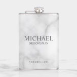 Petaca Nombre del Groomsman personalizado clásico<br><div class="desc">Regalos clásicos personalizados de Groomsman con el nombre, título y fecha boda personalizados del groomsman en estilo serif gris clásico sobre fondo de mármol blanco. También perfecto para el Mejor Hombre, Padre de la Novia y más. Los detalles de mármol se simulan en las obras de arte. Este producto no...</div>