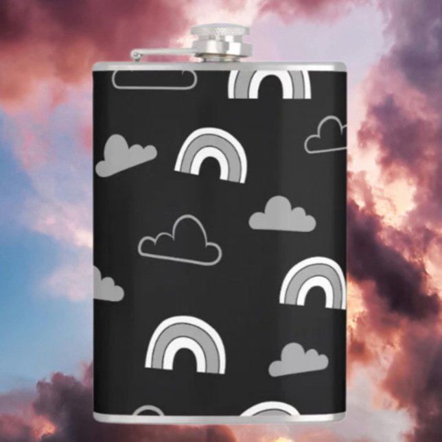 Petaca Nubes grises y Arcoíris en Black Flask (Subido por el creador)