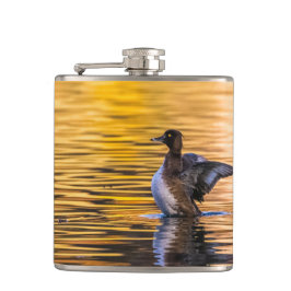 Petaca Ojo dorado en un lago dorado