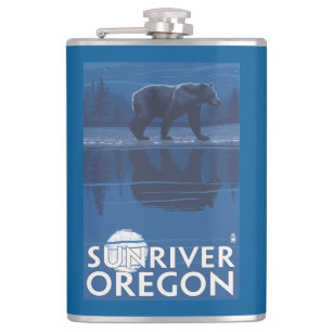Petaca Oso en claro de luna - río de Sun, Oregon