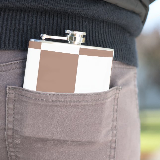 Petaca Patrón controlado en blanco y mousse de mocha (In Situ)