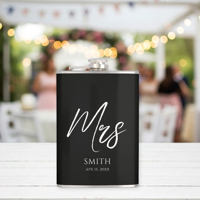 Petaca Personalized Wedding Bottle | Mr. and Mrs.  (Subido por el creador)