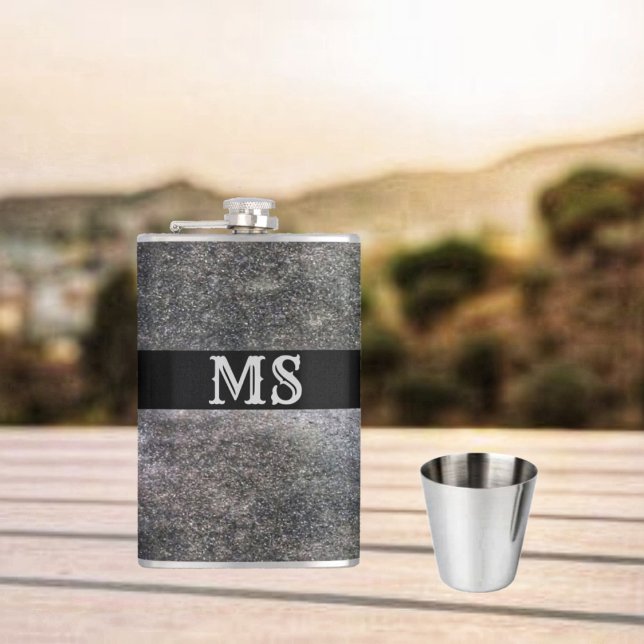 Petaca Piedra de canto (This Quarry Stone Flask, is personalized, and displays a rustic design!)
