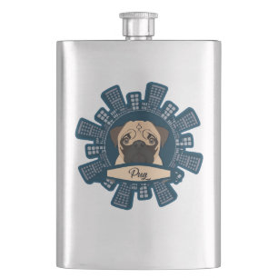 Petaca pug en la ciudad