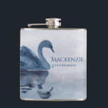 Petaca Reflexiones polvorientas | Dusty Blue Swan Groomsm<br><div class="desc">¡Gracias a tu fiesta nupcial por ayudarte a través de tu gran día con estilo! El tema del regalo del cisne del lago, pintado a mano, es mudo, oscuro y moreno, con un suave azul polvoriento de la marina, con un elegante cisne y niebla humeante a primera hora de la...</div>