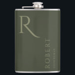 Petaca Regalo de Groomsmen de monograma verde caqui<br><div class="desc">Este sencillo matraz de personalizado de groomsmen presenta el nombre personalizado del padrino o del mejor hombre,  y monograma. Puede cambiar fácilmente los colores de fondo y fuentes para que coincidan con el evento si lo desea.</div>