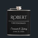 Petaca Regalo del favor de la boda de la botella de licor<br><div class="desc">Este matraz es la manera perfecta de agradecer a sus padrinos, miembros de la fiesta de bodas u otros invitados especiales. El texto es totalmente personalizable con un lugar donde introducir el nombre del novio, el título (Groomsman, Mejor Hombre, Padre de la Novia, etc.) el nombre de la pareja boda,...</div>